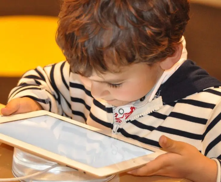 Des conseils pour protéger vos enfants en ligne