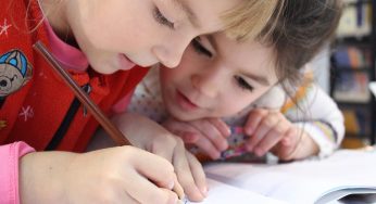 Comment aider votre enfant à se faire des amis à l’école ?