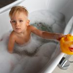 Prendre un bain avec son enfant